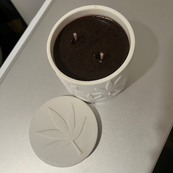Jonathan Adler Hashish Ceramic Candle *NEW* MSRP: $88+tax - Picture 2 of 5